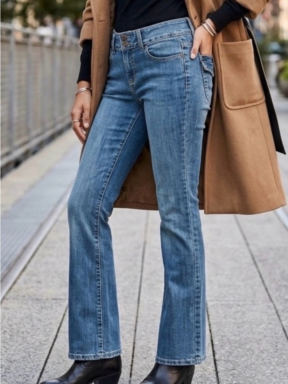AK Jeans Anne Klein Metropolitan Bootcut Jordan Size 4 Mid Rise Medium Wash Blue